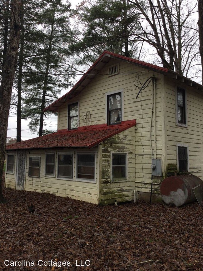 Building Photo - 2 br, 1 bath House - 4653 Howard Gap Road