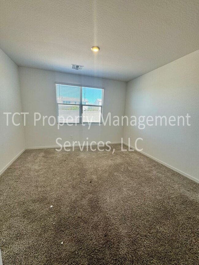 Building Photo - Beautiful Upgraded home in San Tan Groves