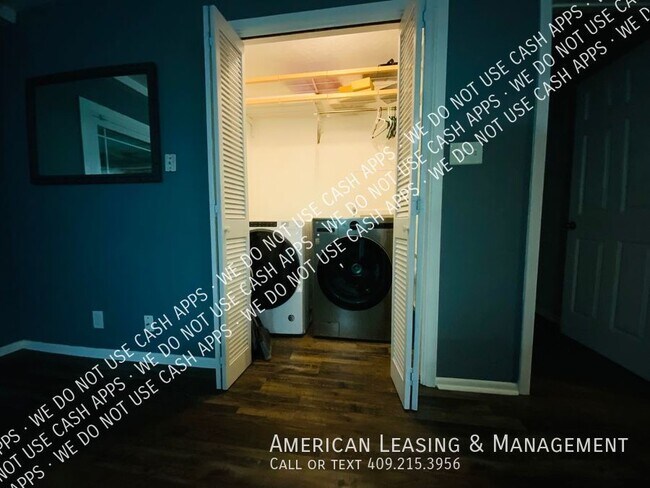 Building Photo - Perfect Home for anyone looking for a blen...