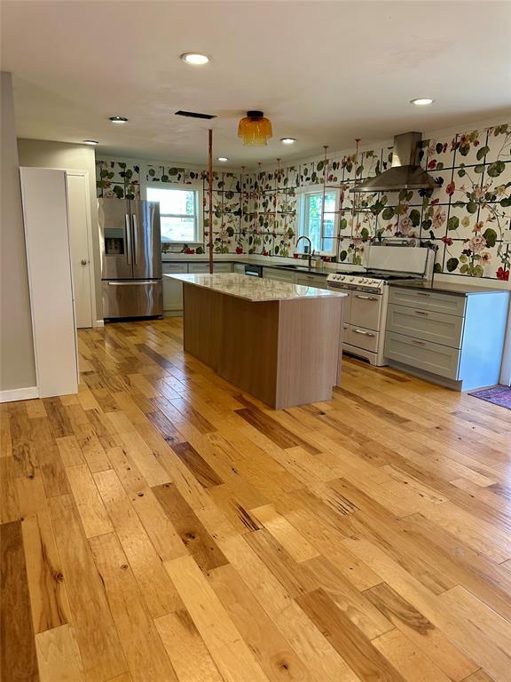 Building Photo - 2507 East Side Dr