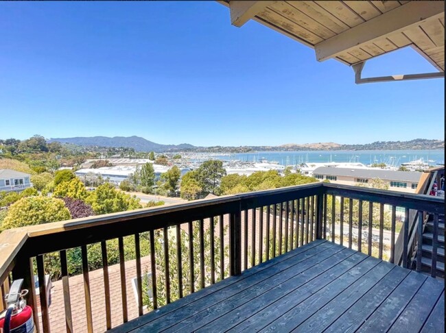 Building Photo - New: 2Bd Water View Flat in Sausalito