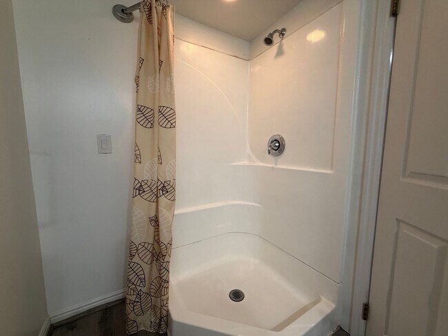 Building Photo - 2080 Debeers Dr