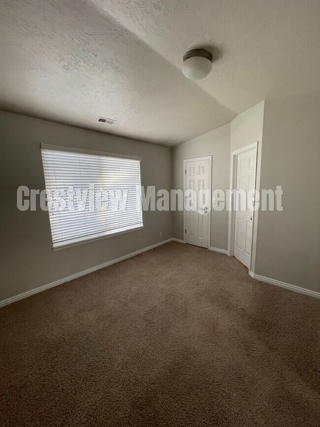 Building Photo - Charming 3-Bedroom Townhome with Garage in Sandy