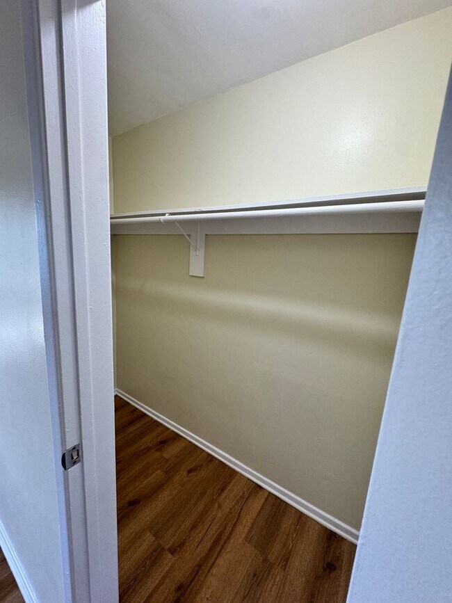 Building Photo - 1 BDRM, 1 Bath with Parking Space