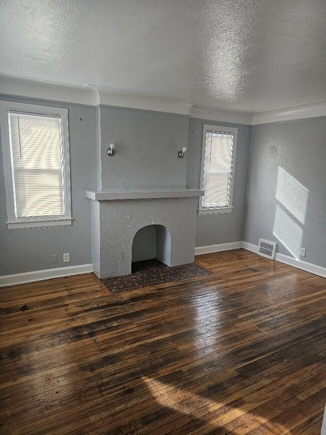 Building Photo - 16505 Stansbury Ave