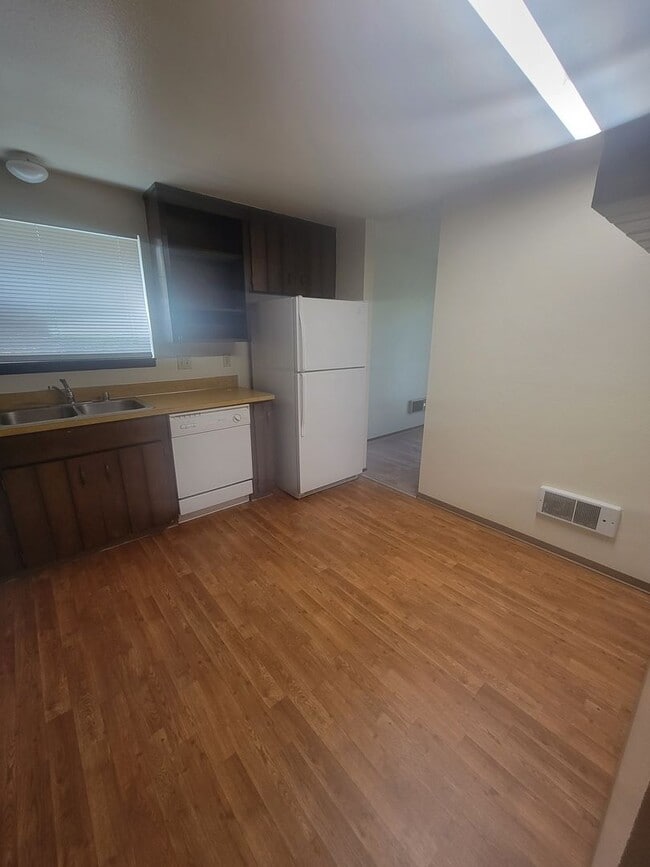 Building Photo - Cute & Cozy Spanaway Rambler