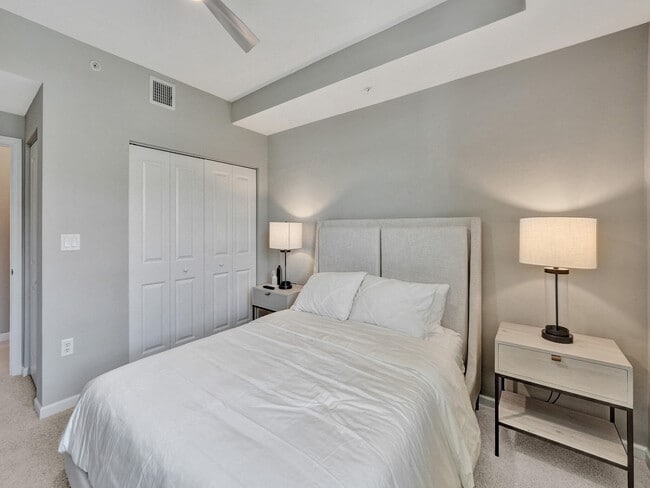 Building Photo - 225 NE 1st St