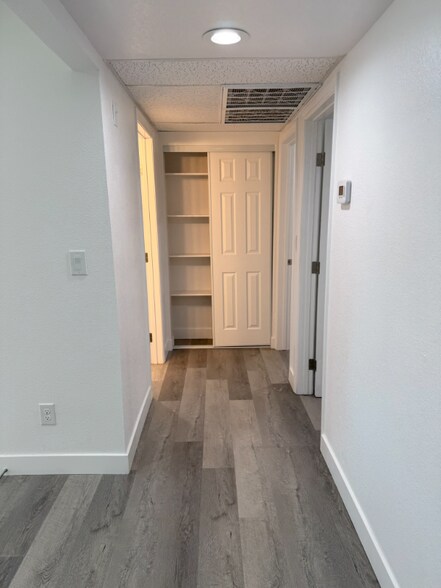 Building Photo - 1750 Karen Ave