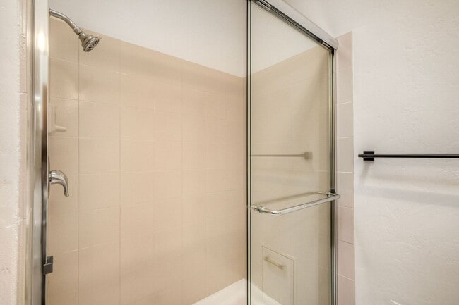 Building Photo - La Jolla Pines- Move In Special Top Level 2 Bed/2 Ba Available Now!!