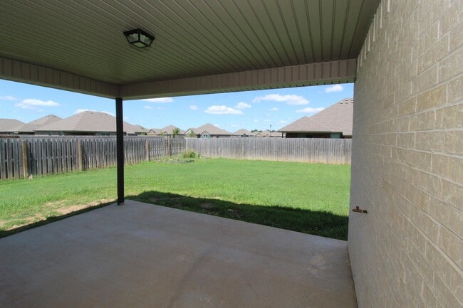 Building Photo - 4418 W Divide Dr