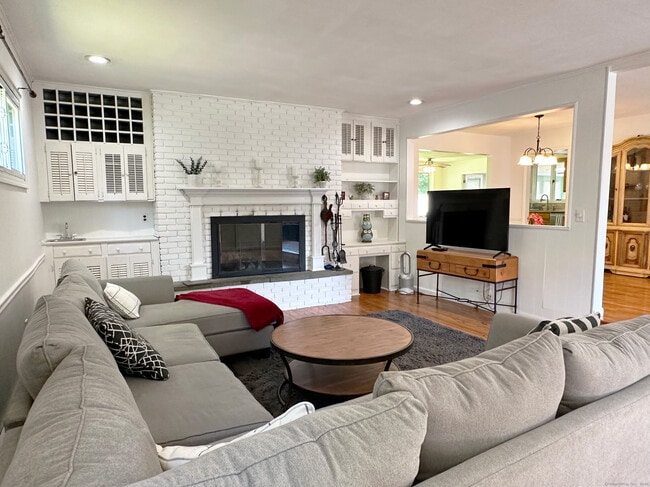 Building Photo - 39 Mohawk Dr