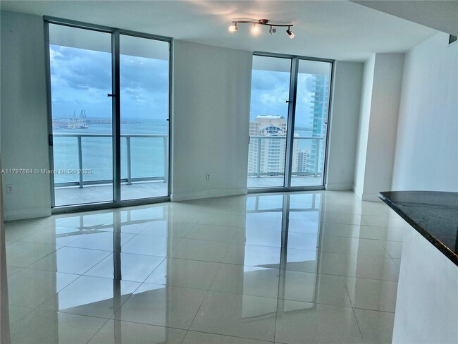 Building Photo - 300 S Biscayne Blvd