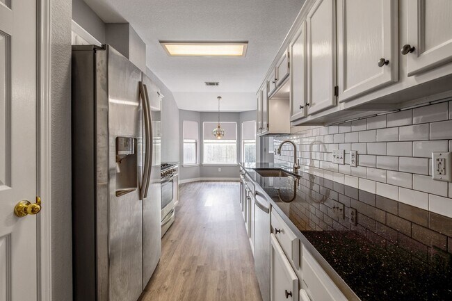 Building Photo - Beautiful & Convenient 3 Bedroom, 2 Bath Home in North Austin