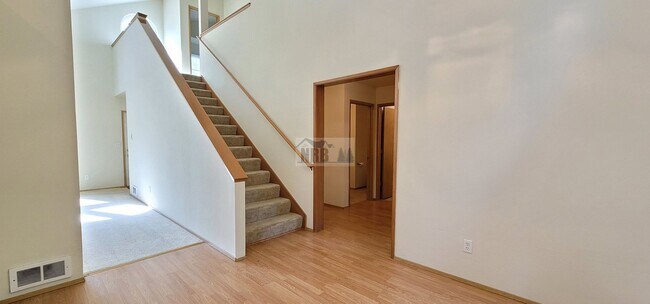 Building Photo - Cousino(8923/25)