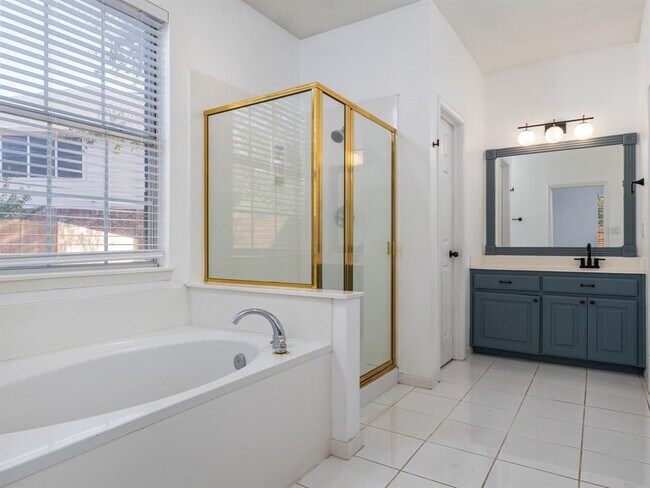 Building Photo - 2934 Sussex Gardens Ln