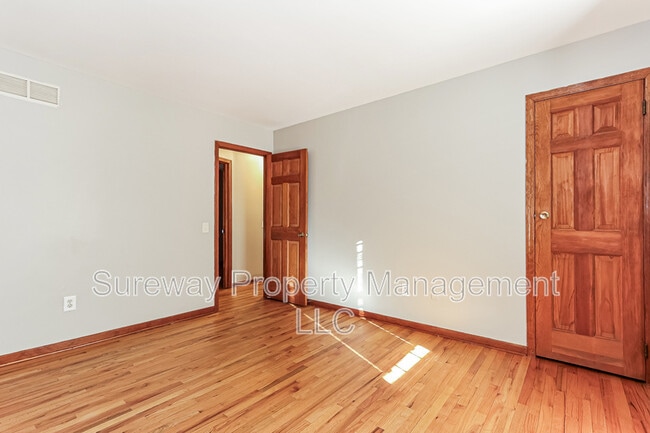 Building Photo - 513 Glenmere Ave