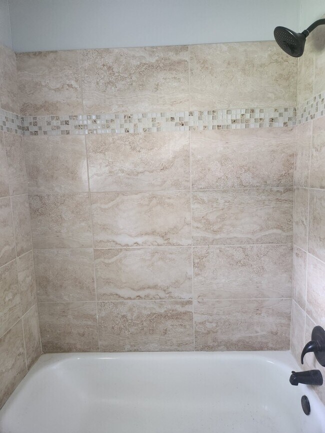 Building Photo - Make this home your sweet space!