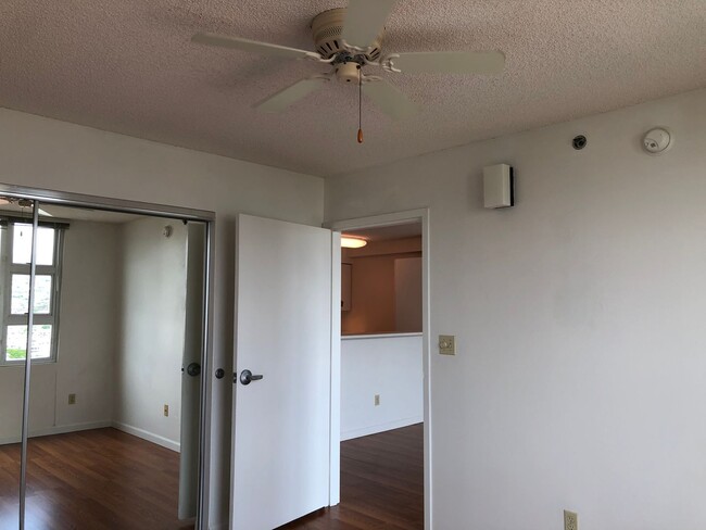 Building Photo - Breathtaking mountain view, 1 bdrm, 1 bath...