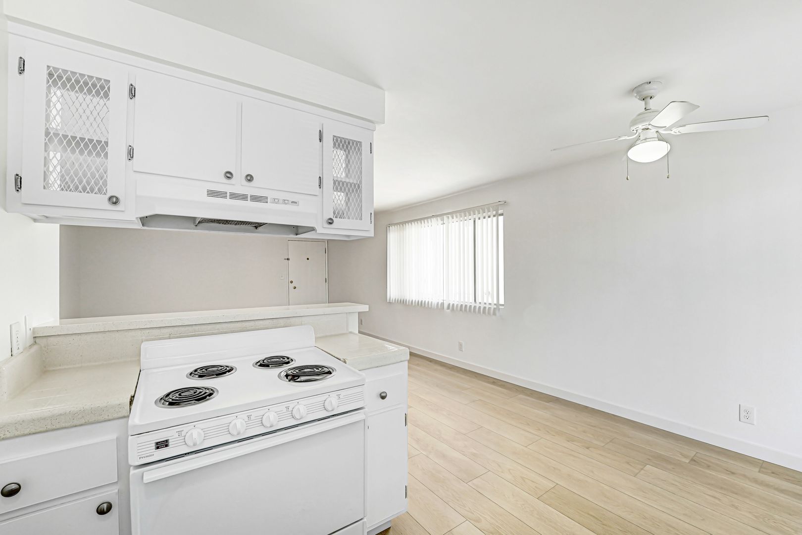 Building Photo - 1723 S Barrington Ave