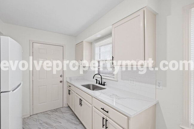 Building Photo - 1564 S Perkins Rd