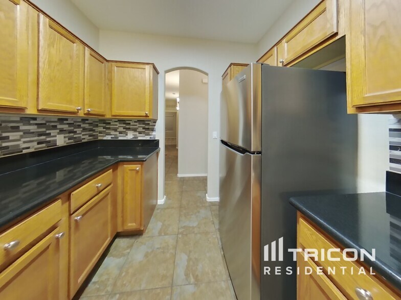 Building Photo - 36085 N Mirandesa Dr