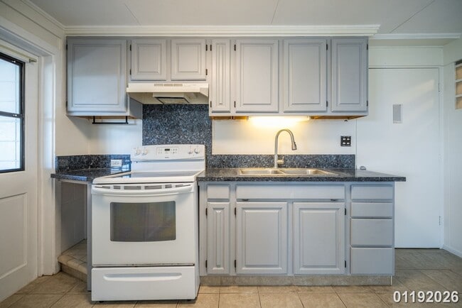 Building Photo - $2,600 / 1br - 1 BED 1 BATH DUPLEX (Honolulu)