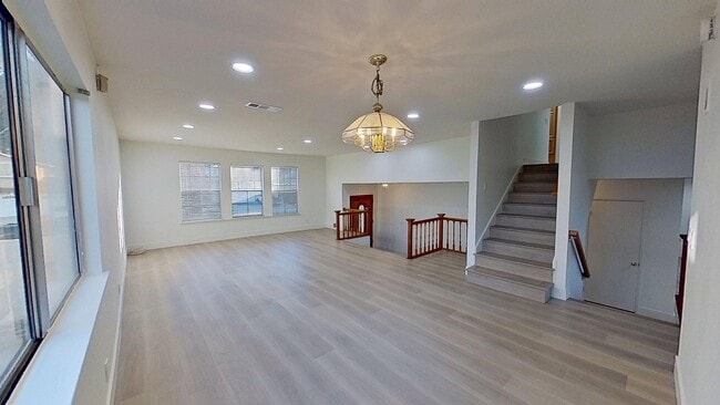 Building Photo - 5913 E Tiber Dr