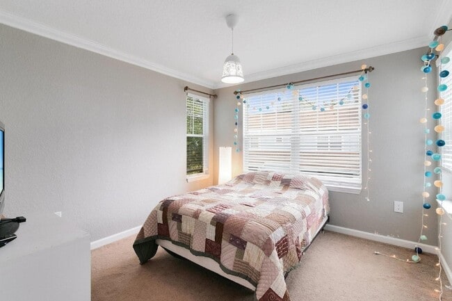 Building Photo - 5800 Lake Pointe Village Cir