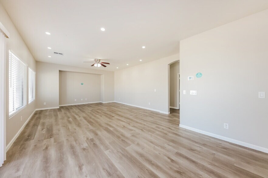 Building Photo - 7310 N 82nd Ave