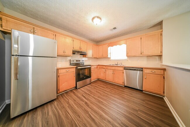 Building Photo - 40 Hunters Ridge Ct