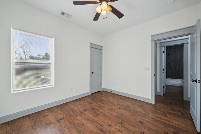 Building Photo - 3-Bedroom Haven for in Peaceful Denison