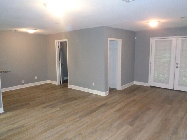 Building Photo - 3402 Lehigh Dr