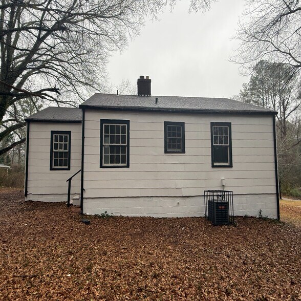 Building Photo - 1687 Beechwood Blvd SW