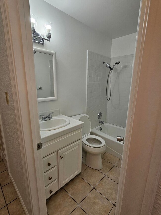 Building Photo - REGAL 4 Bed/3 Bath Home in FREMONT