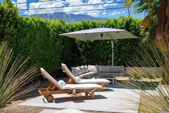 Building Photo - Luxury Oasis with Pool in Palm Springs (Monthly Only - No Long Term)