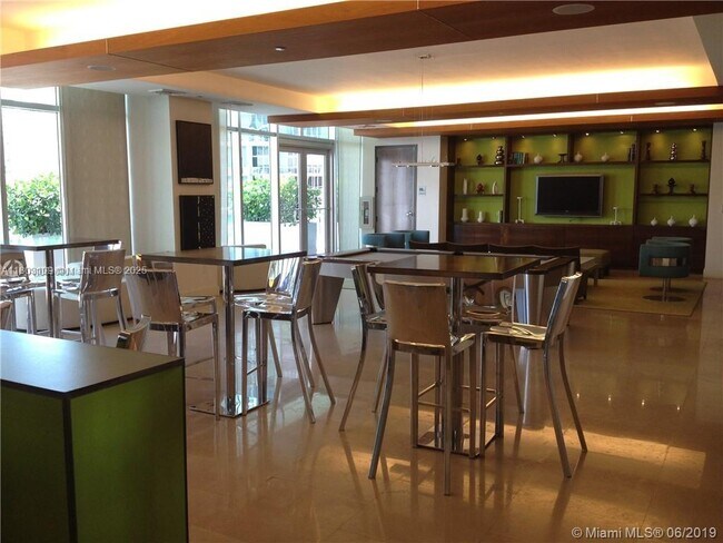 Building Photo - 500 Brickell Ave