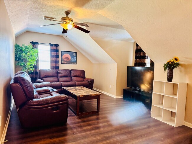 Building Photo - 3318 Ridgepoint Ct