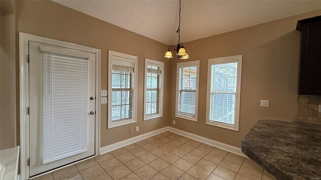 Building Photo - 703 Kingsley Dr