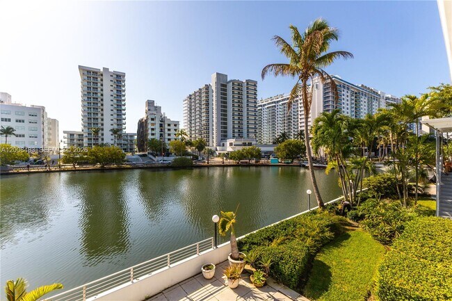 Building Photo - 2445 Lake Pancoast Dr