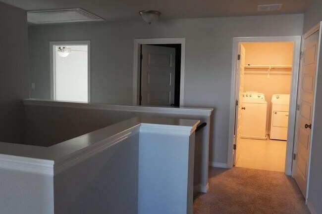 Building Photo - 808 Alta Wy