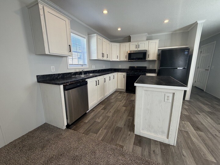 Building Photo - 38100 Ducharme Dr