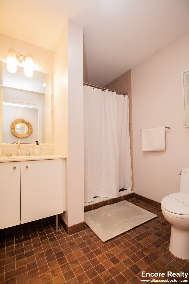 Building Photo - 16 Miner St