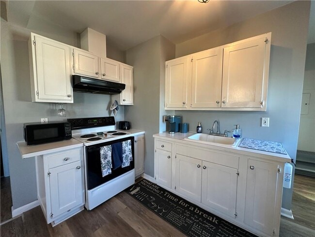 Building Photo - 49 E Bowery St