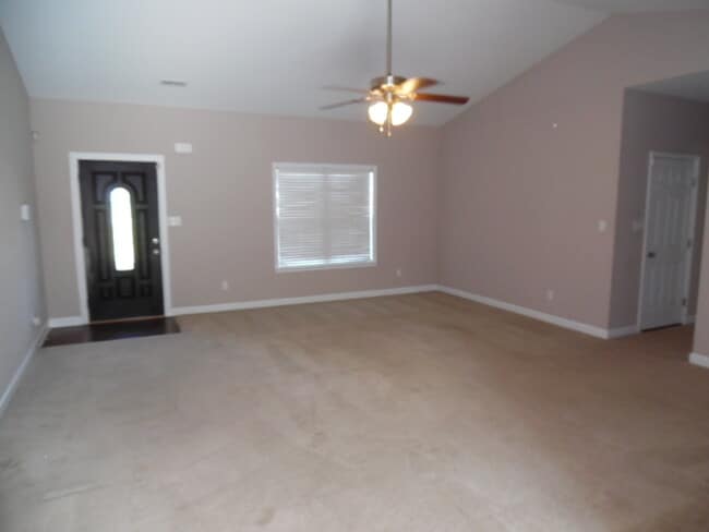 Building Photo - 3 BR 2 BA Highlands at Queen Creek home!