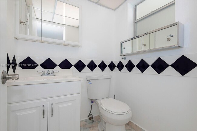 Building Photo - 3181 S Ocean Dr