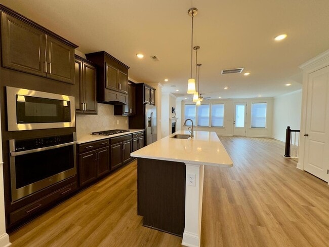 Building Photo - 2550 Frg Vlg Wy