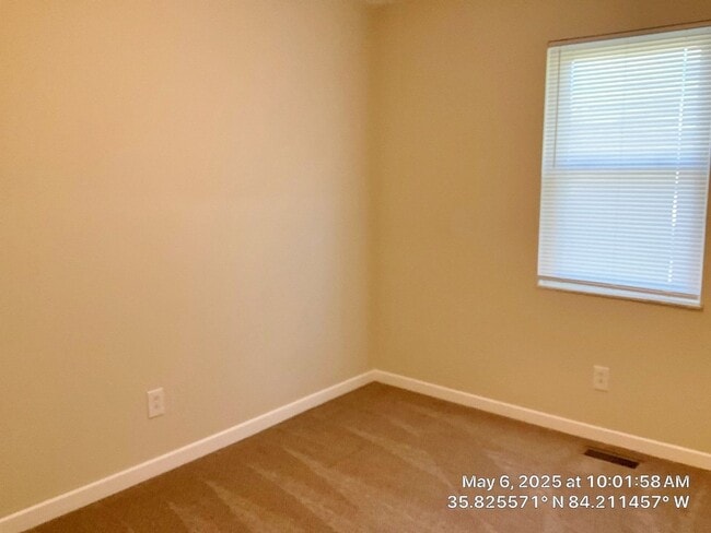 Building Photo - ** ~~ Beautiful 3 bedroom 2 bath house in ...
