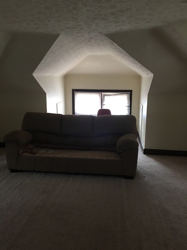 Building Photo - One Bedroom East End Apartment within walking distance to the Capital