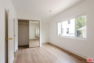 Building Photo - 1040 N Crescent Heights Blvd