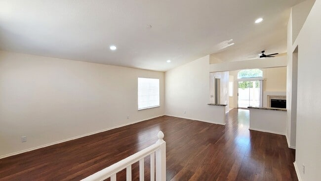 Building Photo - 9725 Sierra Mesa Ave